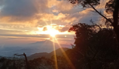 Destinasi Wisata Dieng, Berburu Sunrise di Bukit Si Kunir