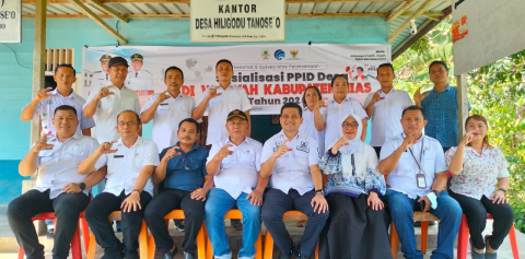 Foto : Dinas Komunikasi dan Informatika Kabupaten Nias dan Pemerintah Desa Hiligodu Tanose'o berkolaborasi terkait keterbukaan informasi publik desa