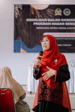 Sosialisasi Program Makan Bergizi Gratis Bersama Mitra Kerja DPR RI di Kabupaten Cirebon