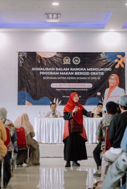 Sosialisasi Program Makan Bergizi Gratis Bersama Mitra Kerja DPR RI di Kabupaten Cirebon