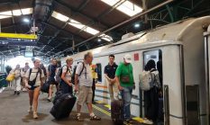 Turis Asing Ramai Naik Kereta, KAI Daop 3 Cirebon Layani 22.861 Wisatawan Mancanegara
