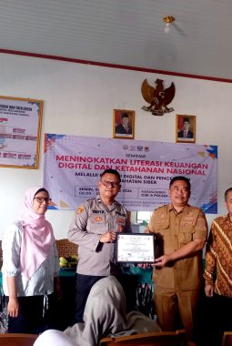 Mahasiswa KPM UIBB Cirebon Edukasi Literasi Keuangan Digital dan Pencegahan Kejahatan Siber di Melakasari